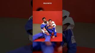 Sagi Muki traps the turtle and stretches into the choke. Simple pressure, quick tap. 🥋