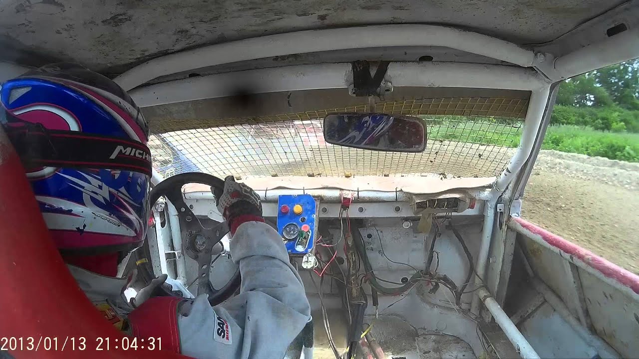 Спереди стоящий автомобиль