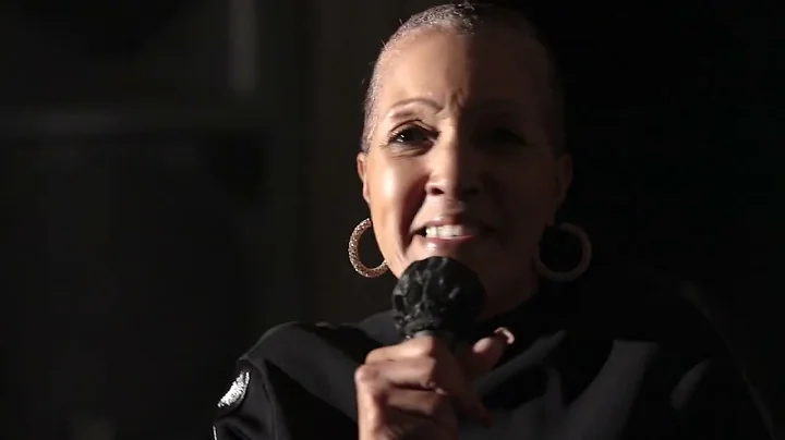 Tracey Hart: I Wanna A Little Sugar in My Bowl