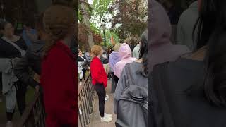 People waiting in the line at this Houdini’s 3D ride!!!!