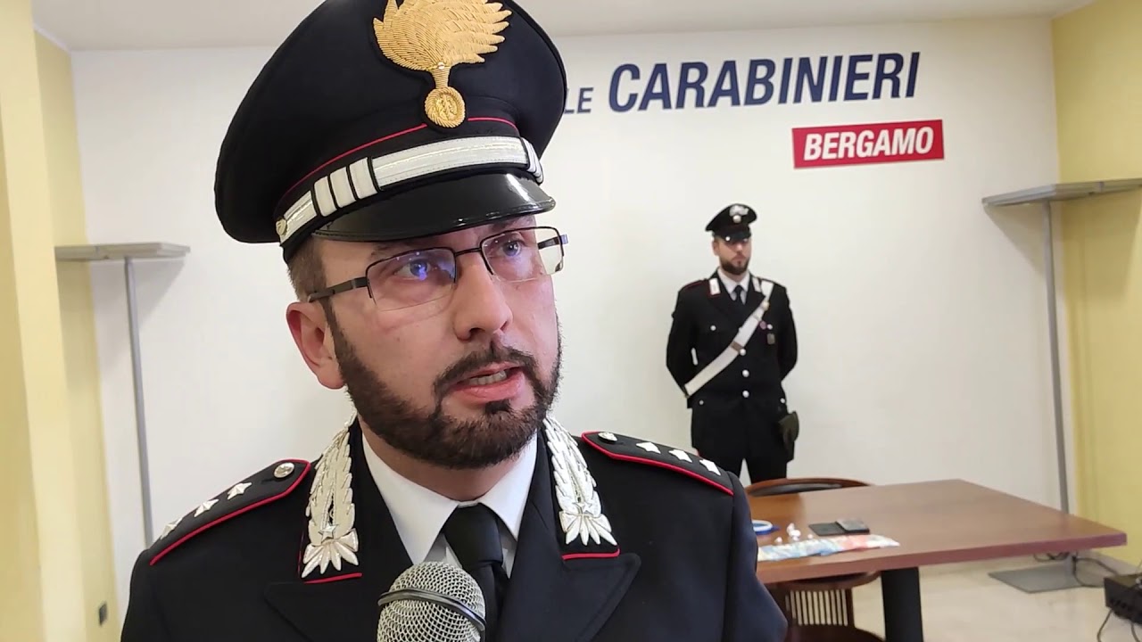 Casazza, i carabinieri arrestano spacciatore - YouTube