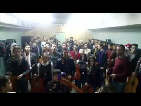 მათ უბრალოდ აიღეს გიტარა და რაც შემდეგ მოხდა გაოცდებით..