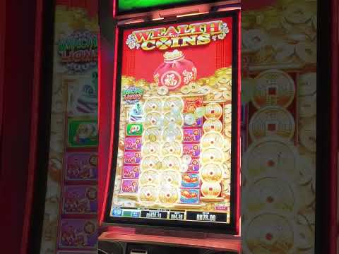 LUCKY WINNER HITS MAX BET BONUS! #casino #slots #jackpot