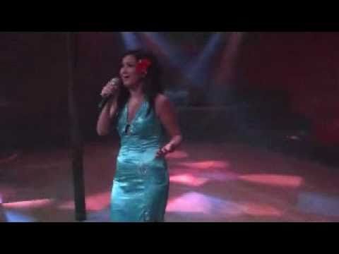 Jennifer Ortiz Cantando "Los Laureles"