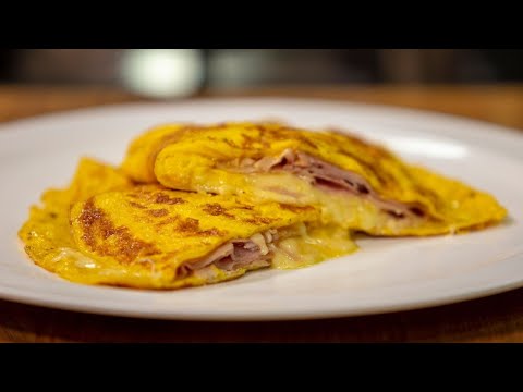 Ready in 5 minutes! Everyone is looking for this recipe! Omelette with melted cheese and cooked ham