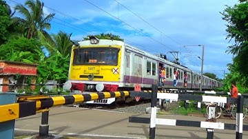 Howrah-Barddhaman Chord Line EMU Trains Quickly Skip Through Level Crossing | Eastern Railways