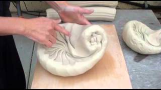 38. Learning Spiral Wedging / Kneading Clay 菊練り with Hsin-Chuen Lin 林新春 菊練揉土示範