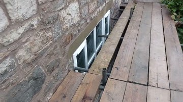 a tip for working under scaffolding when you are lime pointing   and  it