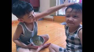 A2 đút cơm cho e