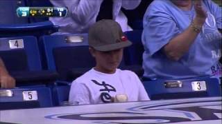 2011/05/04 Young fan makes nice grab