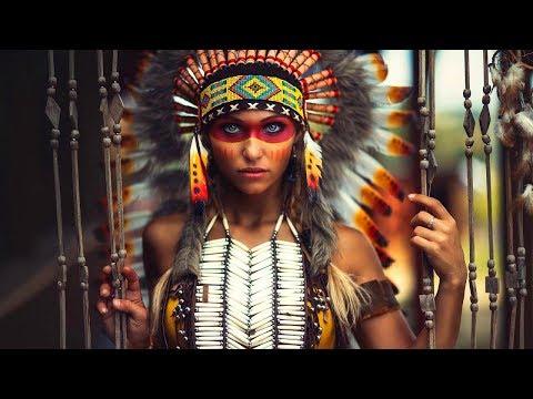 Videó: Miért Díszítették Az Indiánok Fejdíszüket Tollal?
