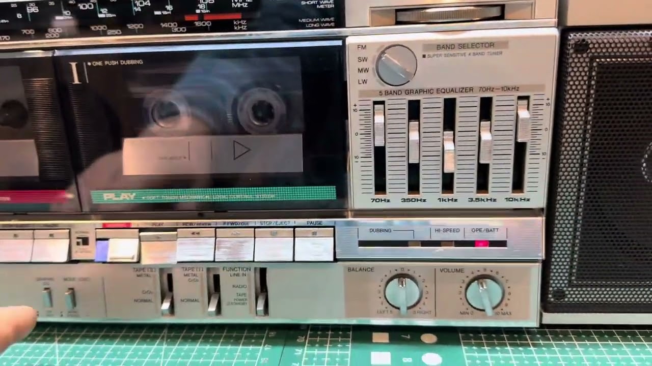 Aiwa CA-W50 - YouTube