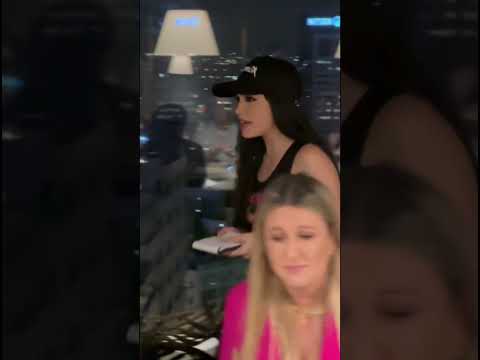 Watch Aviv Dora perform for Lali Esposito