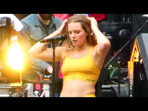 Tove Lo - Habits (Stay High) - Live Paris 2017