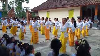 Rejang sari sd 1 penatahan #anakanak #tari Bali anak