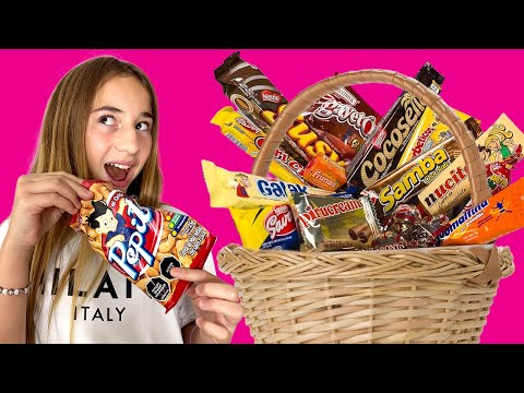 Trying my mom's favorite Venezuelan chucherias or snacks 🇻🇪🍫🍪