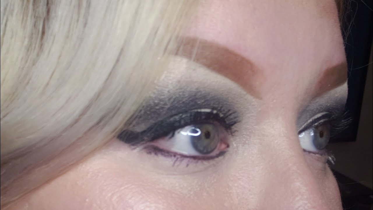 How to do a Cat eye look , with a bold lip! 