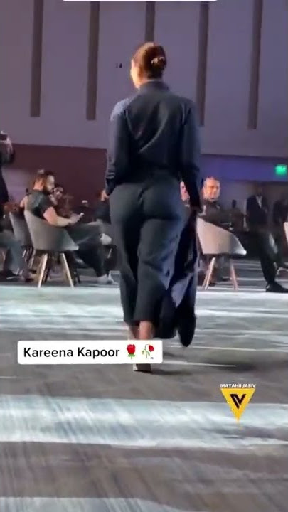 Kareena Kapor Khan beautiful Ramp walk At Award show #awesome #sexy #kareenakapoor