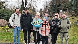 картинка: могила Юрия Шатунова в реальном времени / прямой эфир на Троекуровском кладбище Москвы