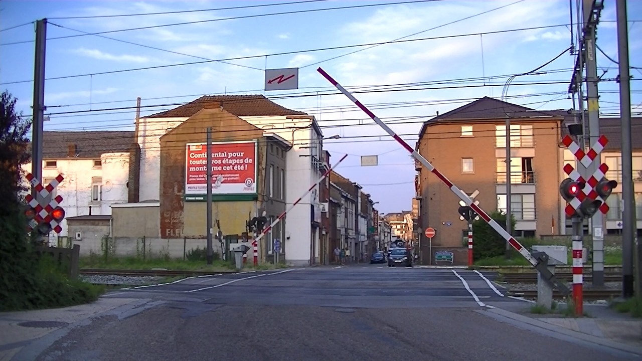Spoorwegovergang Fleurus (B) // Railroad crossing // Passage à niveau