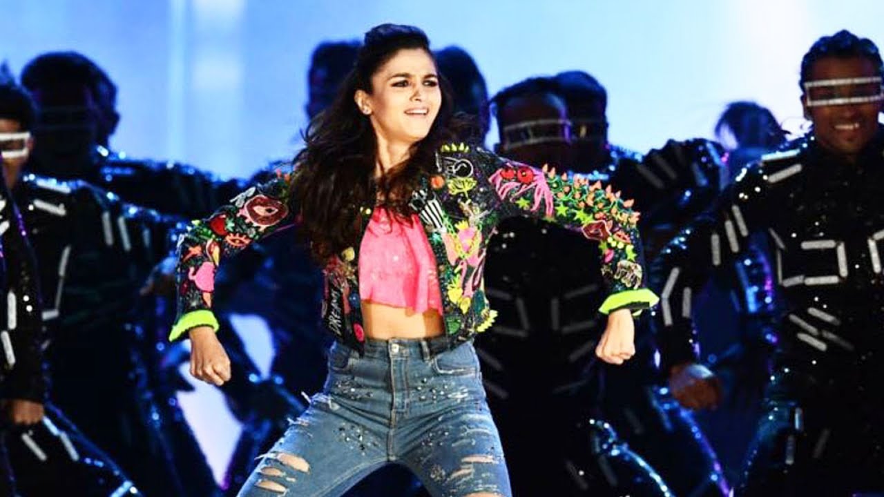 Alia Bhatt  Performance On Radha Song At IIFA Awards 2017