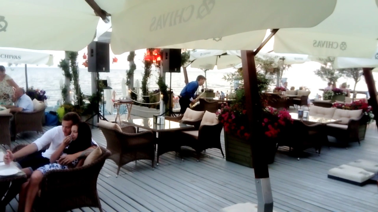 Артур Егоров саксофонист. Из фильма Генералы песчаных карьеров. - YouTube