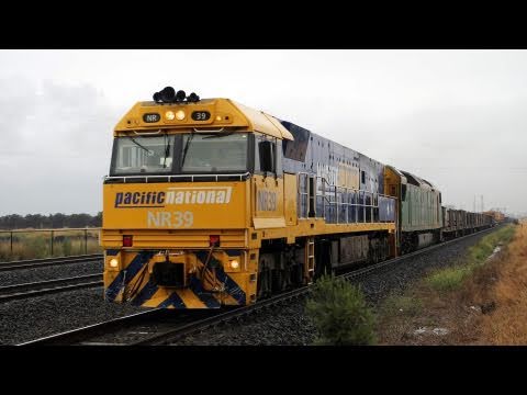 Australian Trains at Lara, Victoria on a rainy Tue...