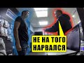 Грамотный технический специалист осаживает ноутбукера