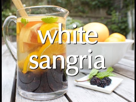 Easy White Wine Sangria Recipe. 