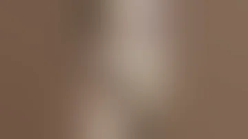 بنت سعودية تاخذ القاح 