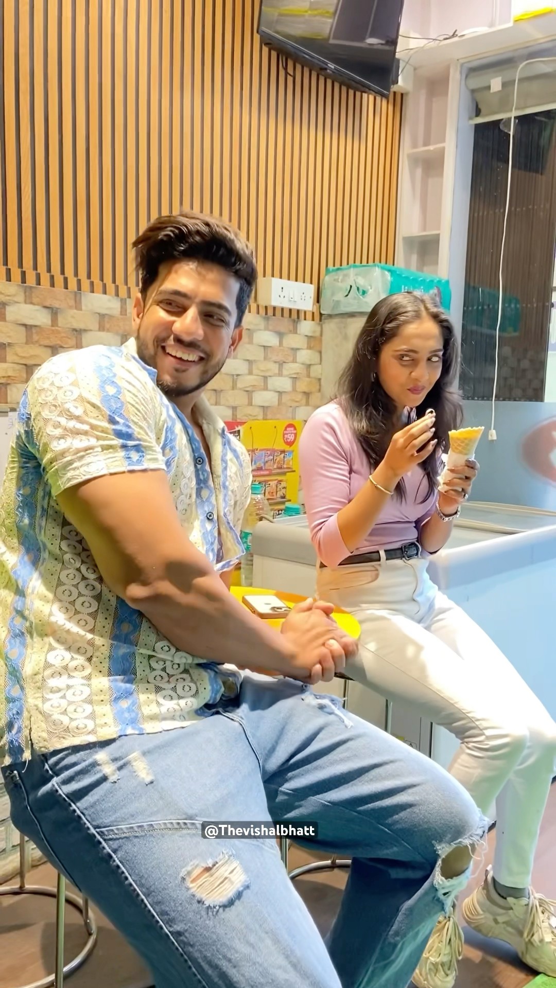 Surprise dene gaya tha surprise mill Gaya ? | oh bhai maro mujhe maro ? #comedy  #funny