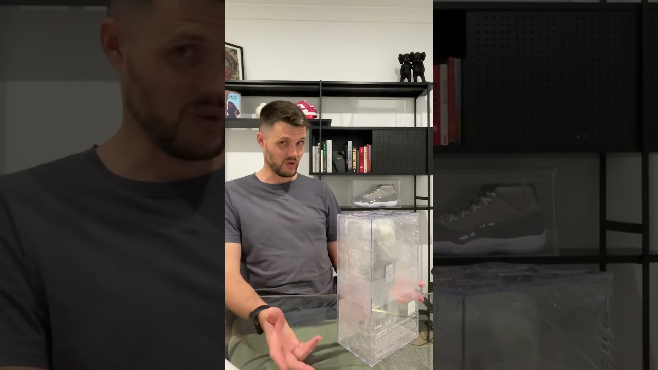 KAWS: Holiday Singapore 2021 (grey).