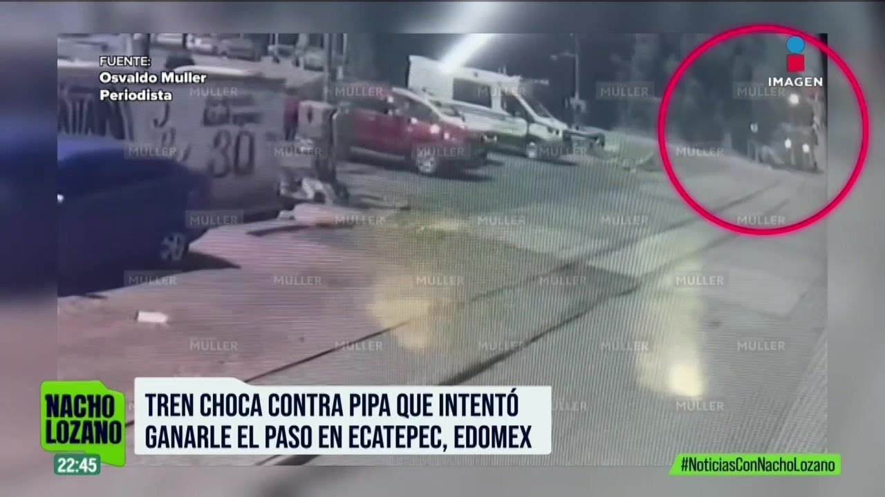 Una pipa quiso ganarle el paso al tren y terminó volcando en Ecatepec | Noticias con Nacho Lozano