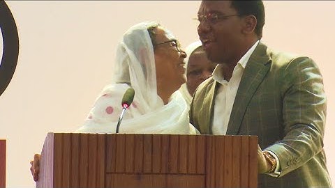 MAMA KARUME ALIYOSHTUKA MAKONDA KUONDOLEWA UKUU WA MKOA, AMUIMBIA WIMBO HUU