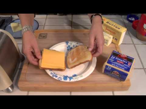 فيديو: كيف لطهي الزلابية مع الجبن في الميكروويف