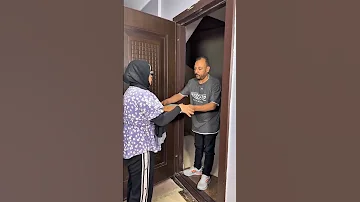 عامل دليفري ينتهز الفرصة لانة كان كان وللأسف 