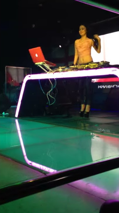Dj Cezya At V2 20062014