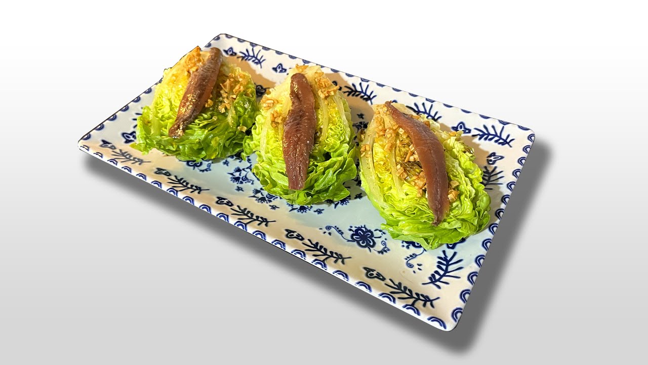 COGOLLOS DE LECHUGA CON AJILLOS FRITOS Y ANCHOAS