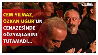 Mazhar ve Fuat, Özkan Uğur'a veda etmekte zorlandı! Cem Yılmaz gözyaşlarını tutamadı... İşte o anlar