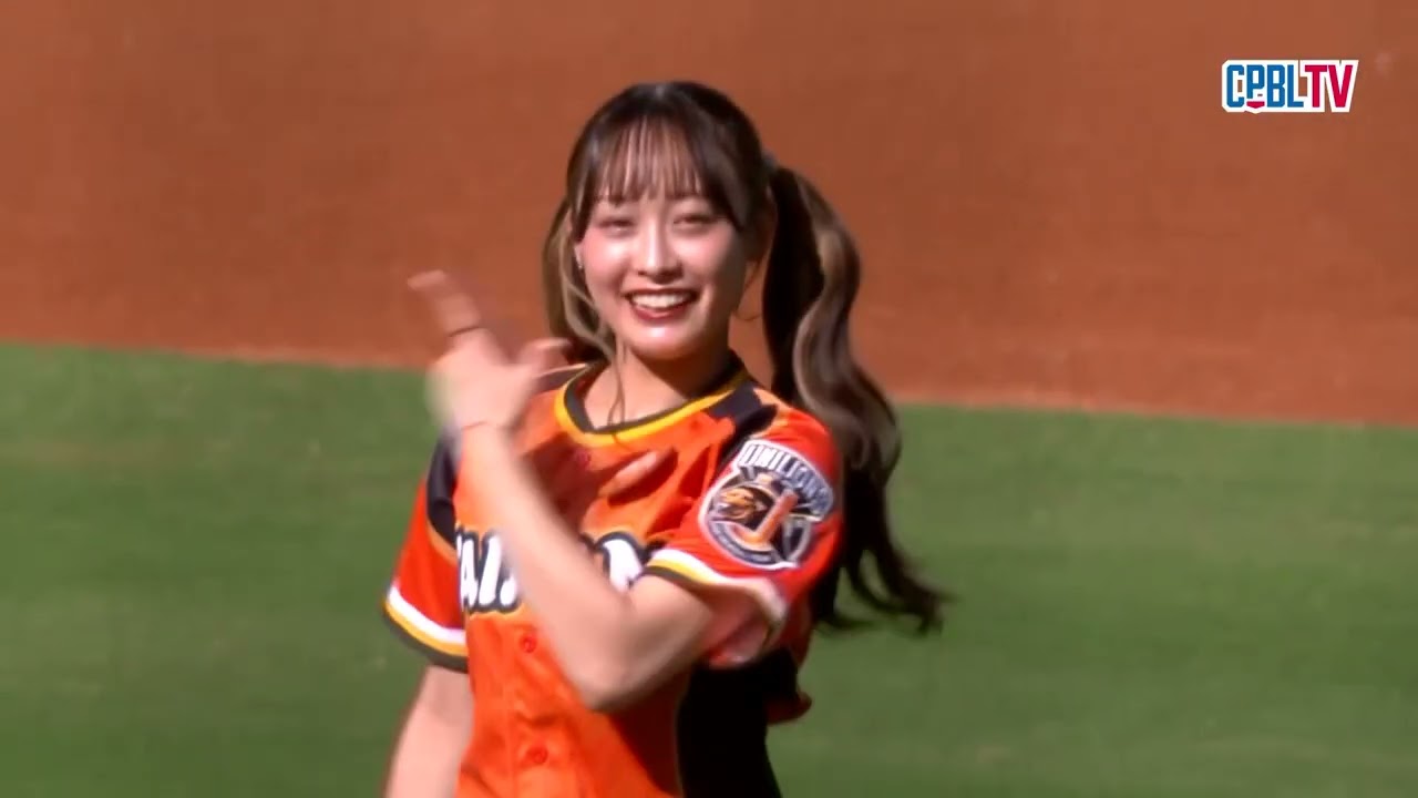 05/18 統一 VS 台鋼 賽前，南人季最後一天，統一啦啦隊Uni Girls與台鋼啦啦隊Wing Stars一樣帶來精彩的舞蹈演出