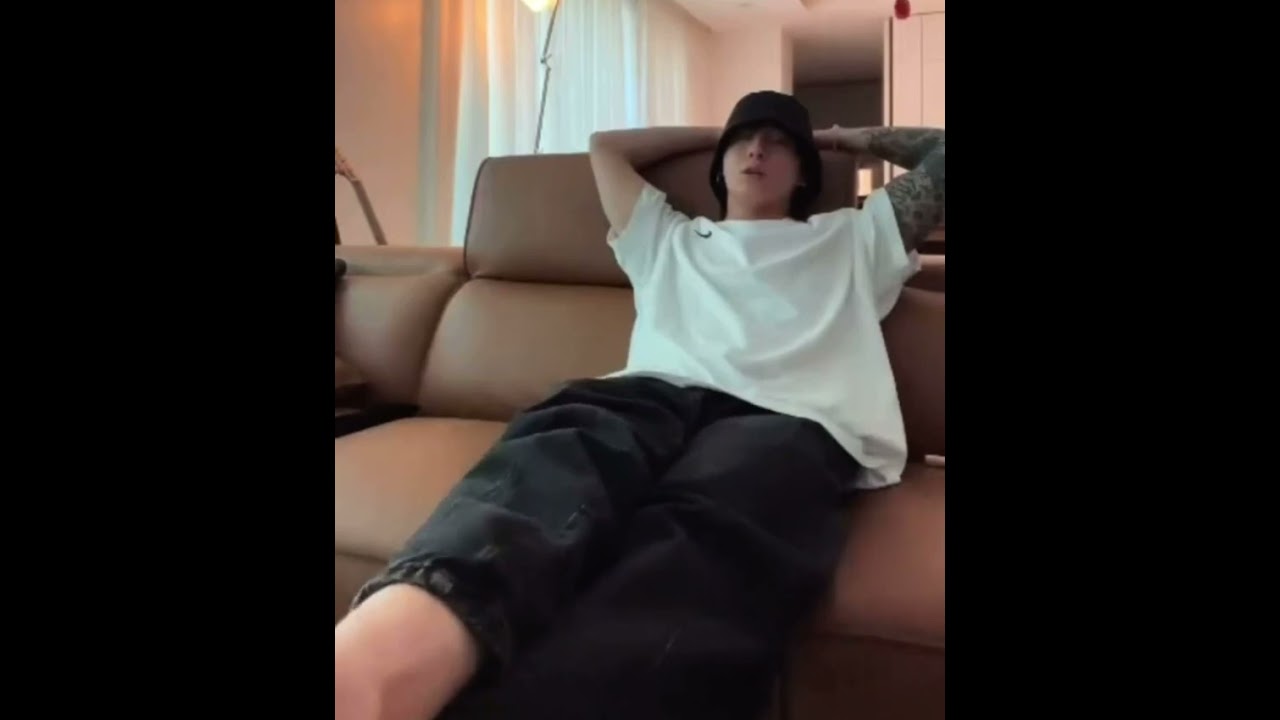 박재범의 ‘Yesterday’를 부르는 방탄소년단 정국