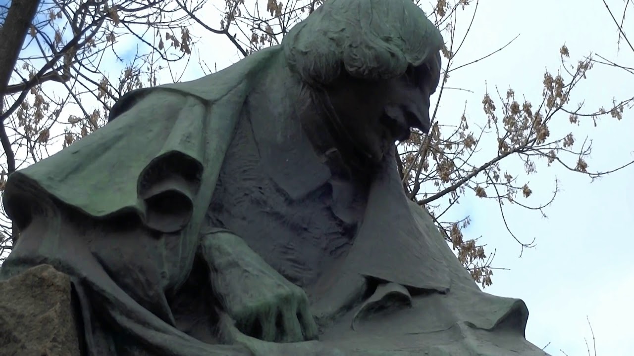 Памятник Н. В. Гоголю в Москве. 2019 год. - YouTube