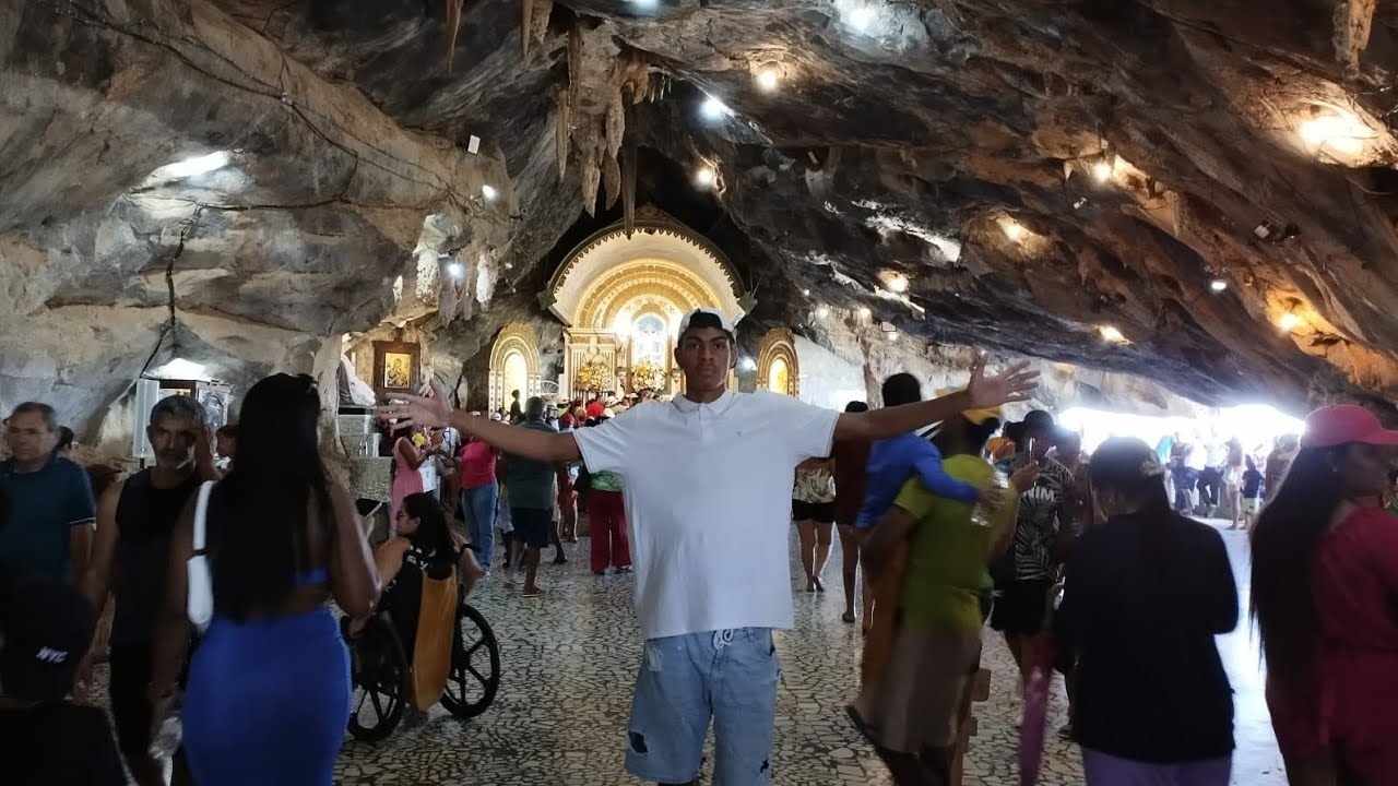 Visitando a igreja que fica dentro da Gruta em bom Jesus da Lapa