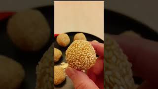 Deep-fried Banana Sesame Ball 油炸香蕉球 written recipe in video description