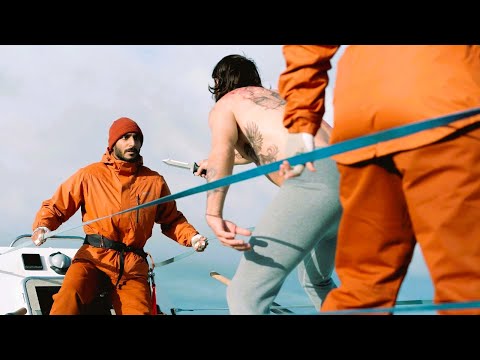 САЯХАТШЫЛАР ашық мұхитқа шығып ТҮКСІЗ қалады | Открытое море Смерть рядом 2025 фильм | Кино шолу