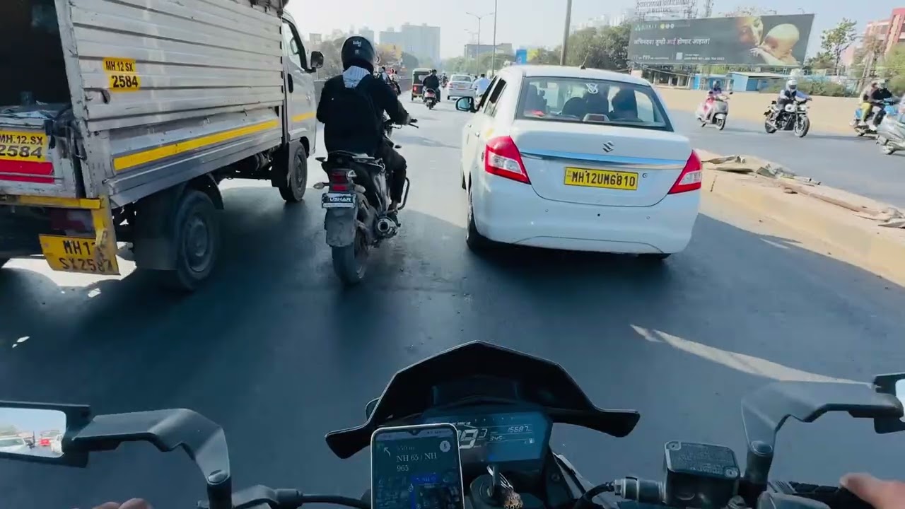 Truk wala dada 😂 Music bajate pose diya 😁 