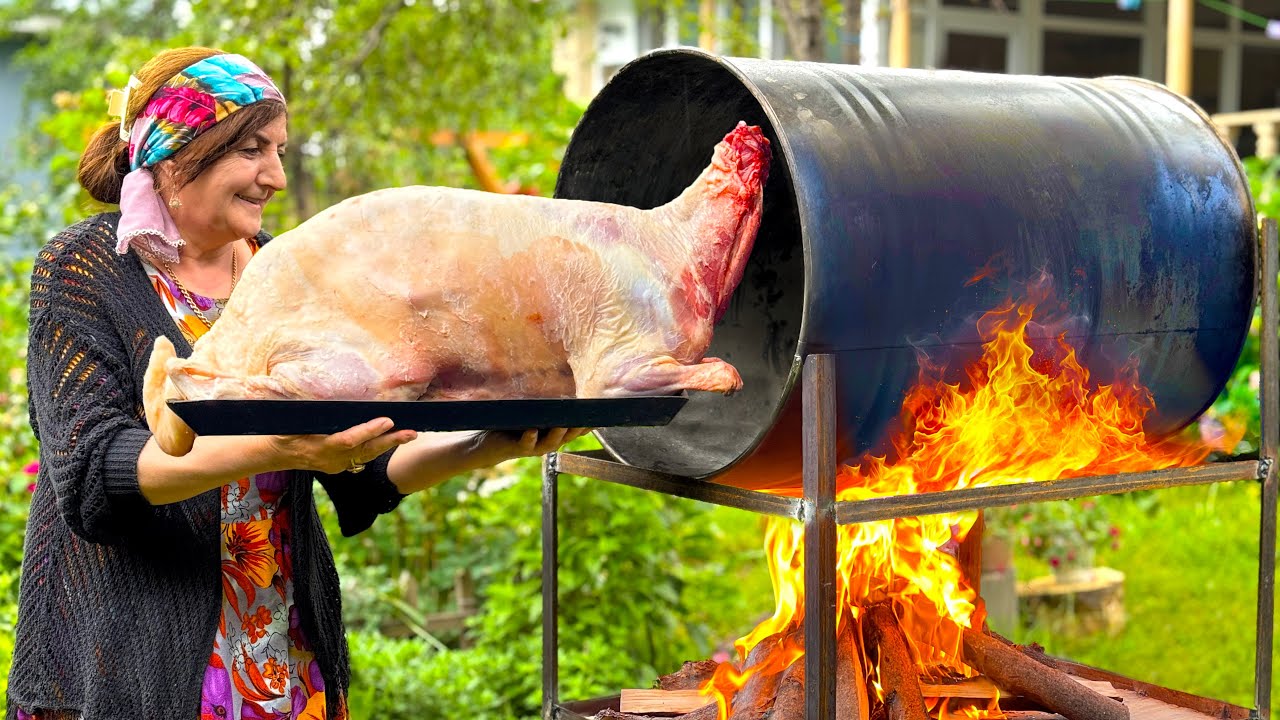Бабушка Кладет Целого Ягненка в Бочку - То, Что Происходит Дальше, Невероятно!