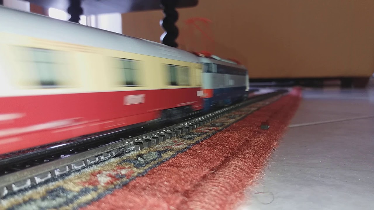 FS TEE Mediolanum loco E444-019 Roco 69890 AC x Marklin carrozze