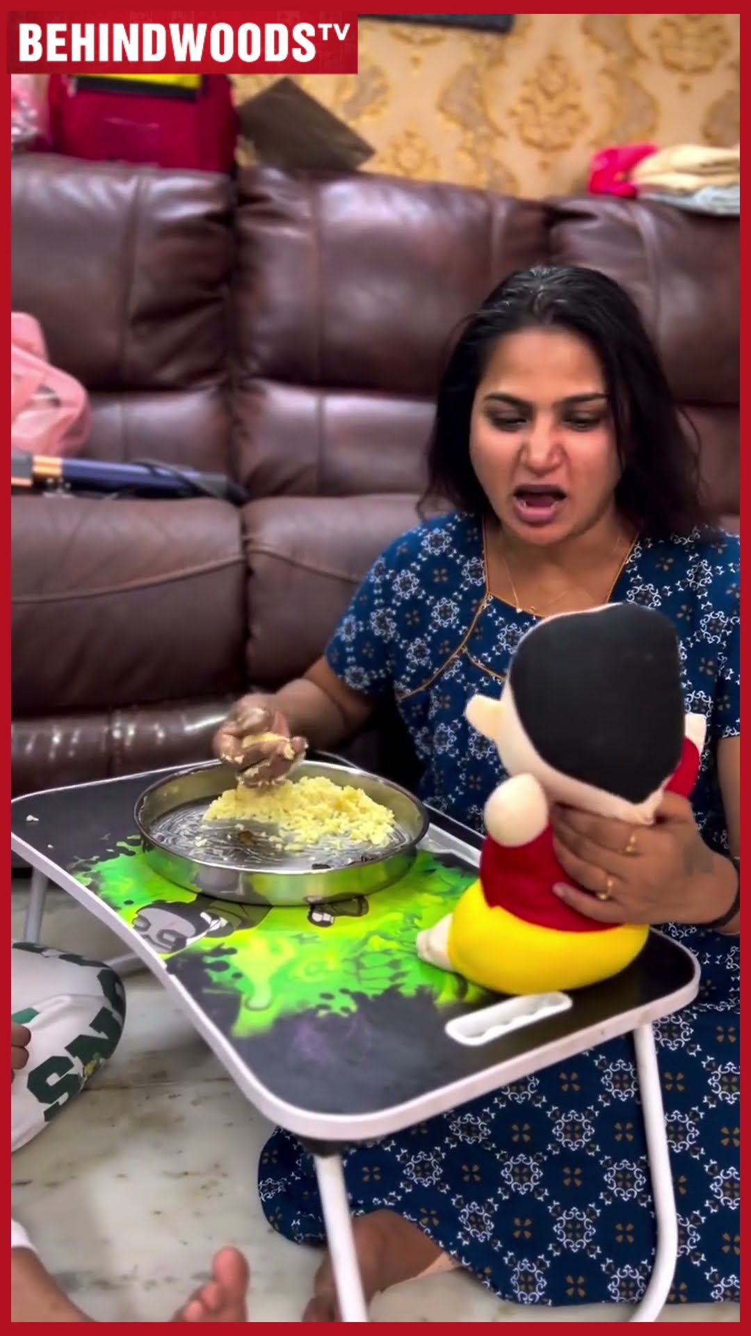 Myna Nandhini ? 'பையனுக்கு சாப்பாடு ஊட்ட இப்படியெல்லாமா..' ? So Cute Video