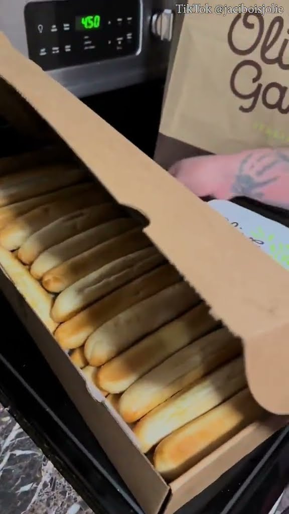 Accidentally Ordered Fifty-Four Breadsticks || ViralHog